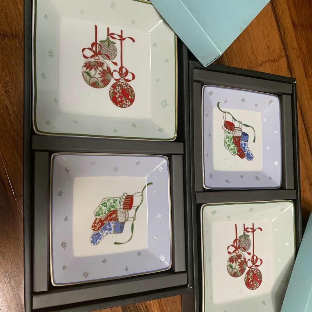 2 sets of Hankook Chinaware- Rare VTG Christmas Ed
